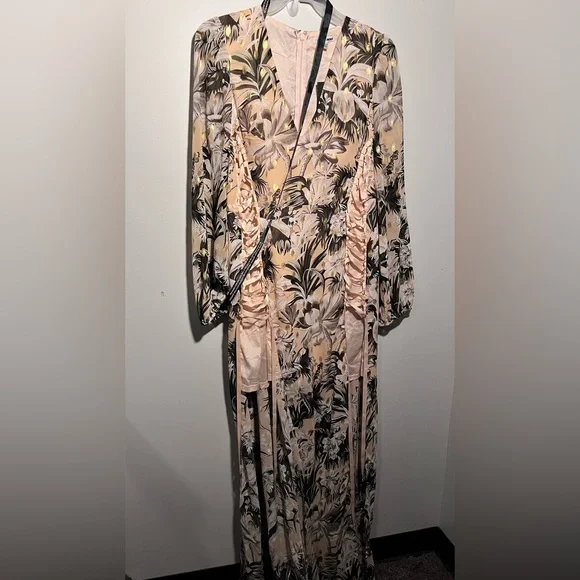 🚨🚨NWT FASHIONNOVA NEW YEAR CHRISTMAS DRESS 🚨🚨 - Picture 5 of 7